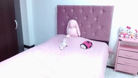 Snapshot of ella_2sweet chatting on 02/25/25, 06:14 Ella online show from 02/25/25, 06:14