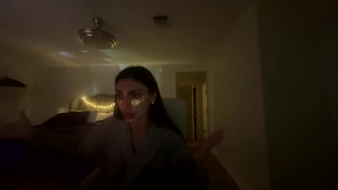 ella_ella_ella_ay online show from 10/05/25, 01:15