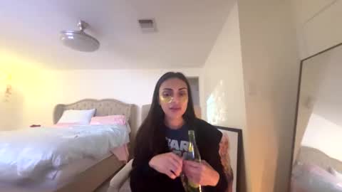 ella_ella_ella_ay online show from 11/11/25, 04:34