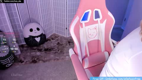 ella_foxx online show from 10/23/25, 12:54