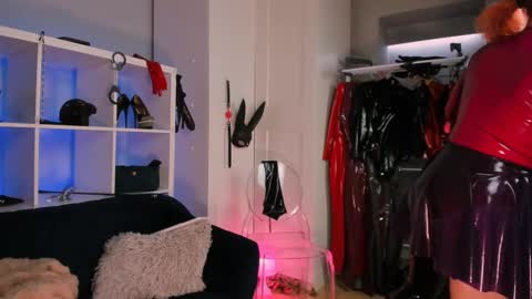 Snapshot of ella_kross chatting on 02/23/25, 03:40 ella_kross online show from 02/23/25, 03:40