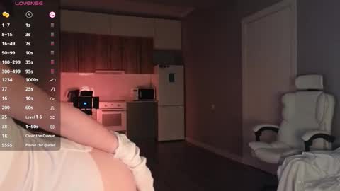 Snapshot of ella_lee15 chatting on 09/15/25, 02:44 Lee online show from 09/15/25, 02:44