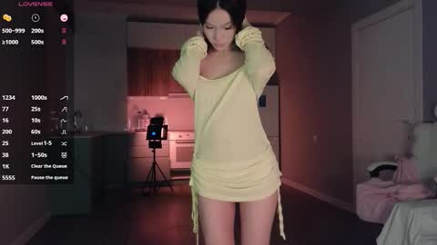 Snapshot of ella_lee15 chatting on 09/23/25, 02:25 Lee online show from 09/23/25, 02:25