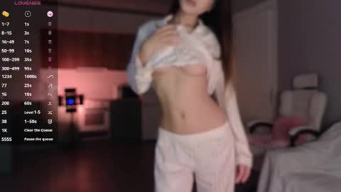 Snapshot of ella_lee15 chatting on 10/20/25, 02:12 Lee online show from 10/20/25, 02:12