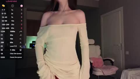 Snapshot of ella_lee15 chatting on 11/24/25, 03:06 Lee online show from 11/24/25, 03:06