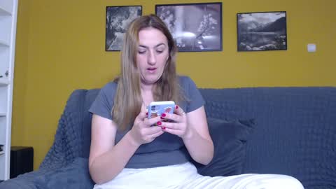 Snapshot of ella_max_live chatting on 02/08/25, 06:22 Ella Max online show from 02/08/25, 06:22