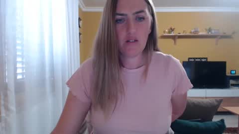 Snapshot of ella_max_live chatting on 03/10/25, 08:04 Ella Max online show from 03/10/25, 08:04