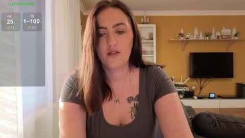 Ella  Max online show from 04/06/26, 05:41