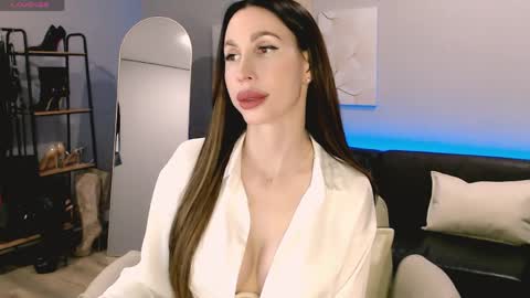 Ella online show from 05/30/26, 05:48