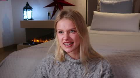 Snapshot of ella_twinkle chatting on 12/01/24, 05:57 Ella online show from 12/01/24, 05:57