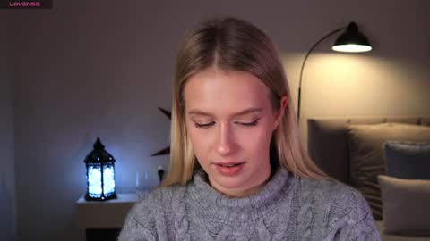 Snapshot of ella_twinkle chatting on 12/01/24, 09:04 Ella online show from 12/01/24, 09:04