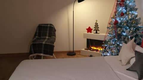 Snapshot of ella_twinkle chatting on 12/20/24, 07:28 Ella online show from 12/20/24, 07:28