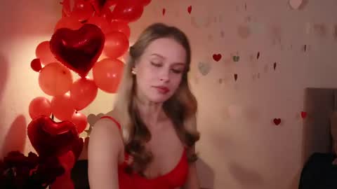 Snapshot of ella_twinkle chatting on 02/14/25, 07:33 Ella online show from 02/14/25, 07:33