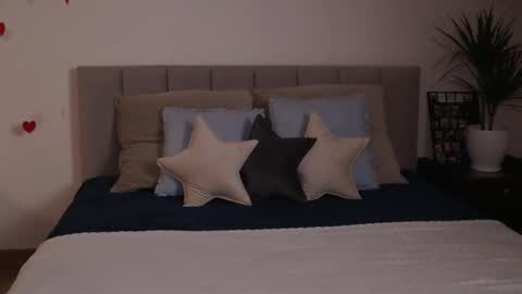 Snapshot of ella_twinkle chatting on 02/16/25, 07:27 Ella online show from 02/16/25, 07:27