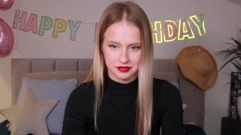 Snapshot of ella_twinkle chatting on 03/01/25, 07:37 Ella online show from 03/01/25, 07:37