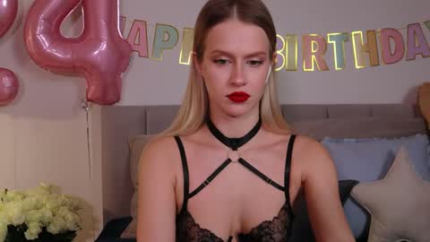 Snapshot of ella_twinkle chatting on 03/02/25, 08:07 Ella online show from 03/02/25, 08:07