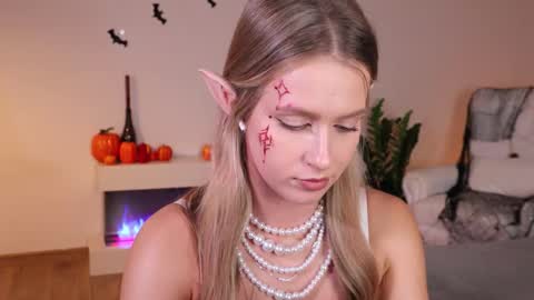 Snapshot of ella_twinkle chatting on 10/25/25, 06:57 Ella online show from 10/25/25, 06:57