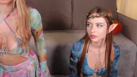 Snapshot of ella_twinkle chatting on 10/31/25, 09:05 Ella online show from 10/31/25, 09:05