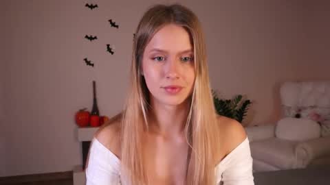 Snapshot of ella_twinkle chatting on 11/02/25, 07:16 Ella online show from 11/02/25, 07:16