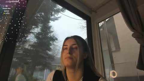 ella_vee online show from 12/20/25, 06:53