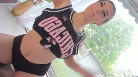 ella_vee online show from 04/22/26, 06:27