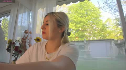 Snapshot of ella_vee chatting on 04/24/26, 05:54 ella_vee online show from 04/24/26, 05:54