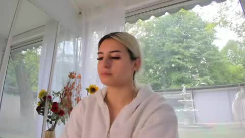 Snapshot of ella_vee chatting on 05/02/26, 05:34 ella_vee online show from 05/02/26, 05:34