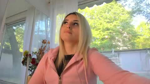 Snapshot of ella_vee chatting on 05/04/26, 05:03 ella_vee online show from 05/04/26, 05:03