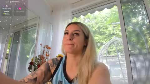 Snapshot of ella_vee chatting on 06/01/26, 06:04 ella_vee online show from 06/01/26, 06:04