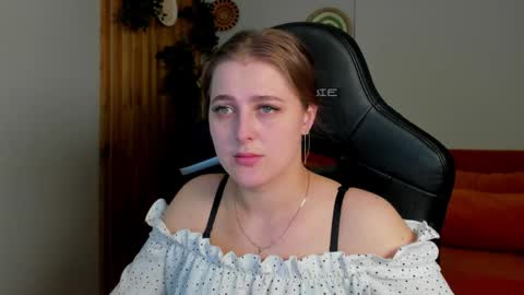 EllaBells online show from 04/13/26, 05:02