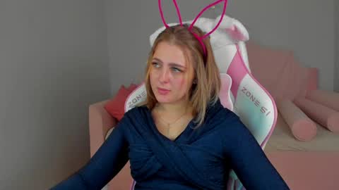 EllaBells online show from 04/14/26, 05:35