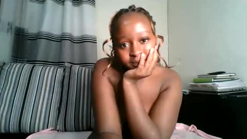 ellah-simone online show from 05/25/26, 06:58