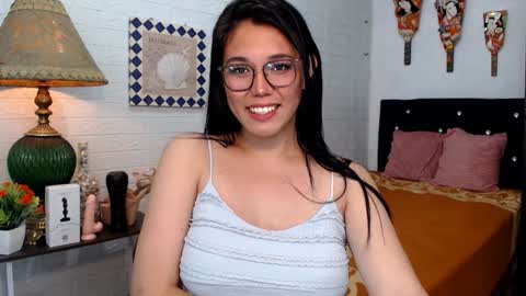 Snapshot of ellahollywood1818 chatting on 12/03/24, 03:33 CINDERELLA online show from 12/03/24, 03:33