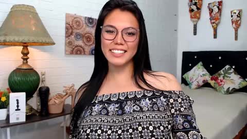 Snapshot of ellahollywood1818 chatting on 12/04/24, 04:05 CINDERELLA online show from 12/04/24, 04:05