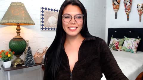 Snapshot of ellahollywood1818 chatting on 12/08/24, 09:57 CINDERELLA online show from 12/08/24, 09:57