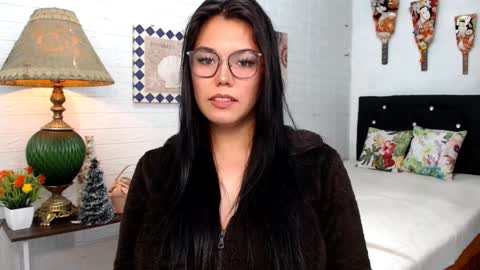 Snapshot of ellahollywood1818 chatting on 12/08/24, 01:14 CINDERELLA online show from 12/08/24, 01:14