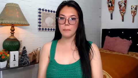 Snapshot of ellahollywood1818 chatting on 02/15/25, 02:37 CINDERELLA online show from 02/15/25, 02:37