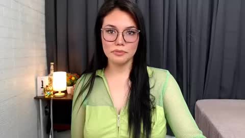 Snapshot of ellahollywood1818 chatting on 02/26/25, 03:21 CINDERELLA online show from 02/26/25, 03:21