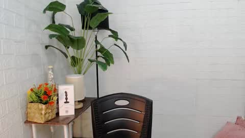 Snapshot of ellahollywood1818 chatting on 11/15/25, 02:31 CINDERELLA online show from 11/15/25, 02:31