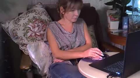 Snapshot of ellajohnsonx chatting on 11/14/25, 12:48 ellajohnsonx online show from 11/14/25, 12:48