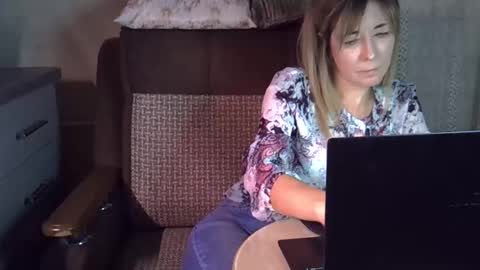 Snapshot of ellajohnsonx chatting on 11/29/25, 07:44 ellajohnsonx online show from 11/29/25, 07:44