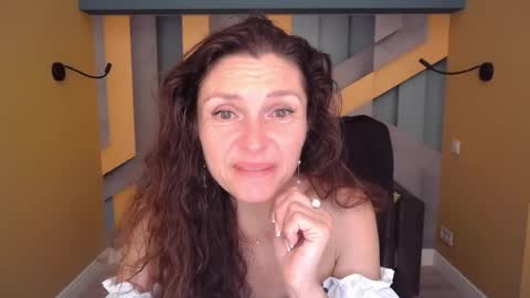 Snapshot of ellalongs chatting on 06/17/26, 11:45 EllaLongs online show from 06/17/26, 11:45