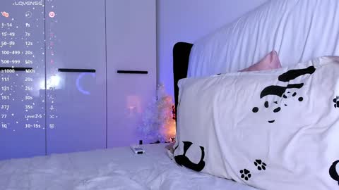 Snapshot of ellamilano chatting on 01/06/25, 10:15 Ella online show from 01/06/25, 10:15