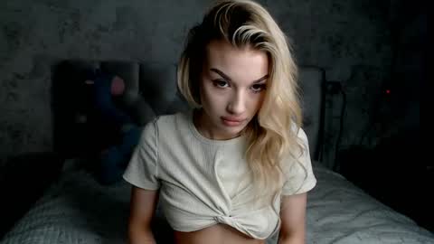 ellamilla online show from 04/28/26, 02:55
