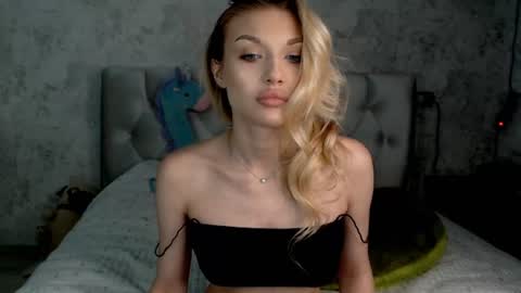 Snapshot of ellamilla chatting on 06/23/26, 12:36 ellamilla online show from 06/23/26, 12:36