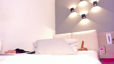 Ella online show from 01/30/25, 07:39