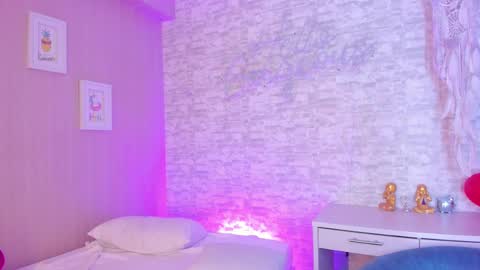 Ella online show from 02/25/25, 07:52