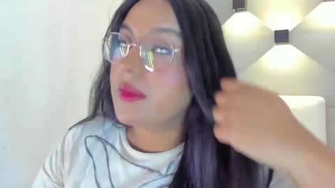 Ella online show from 09/10/25, 10:59