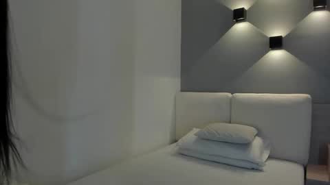 Ella online show from 09/29/25, 11:59