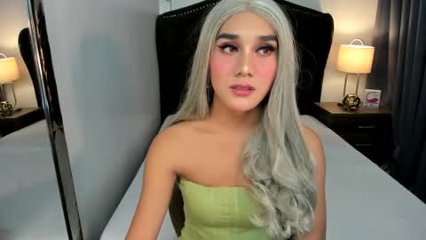 Snapshot of ellats_18 chatting on 12/03/24, 02:38 Sophia online show from 12/03/24, 02:38